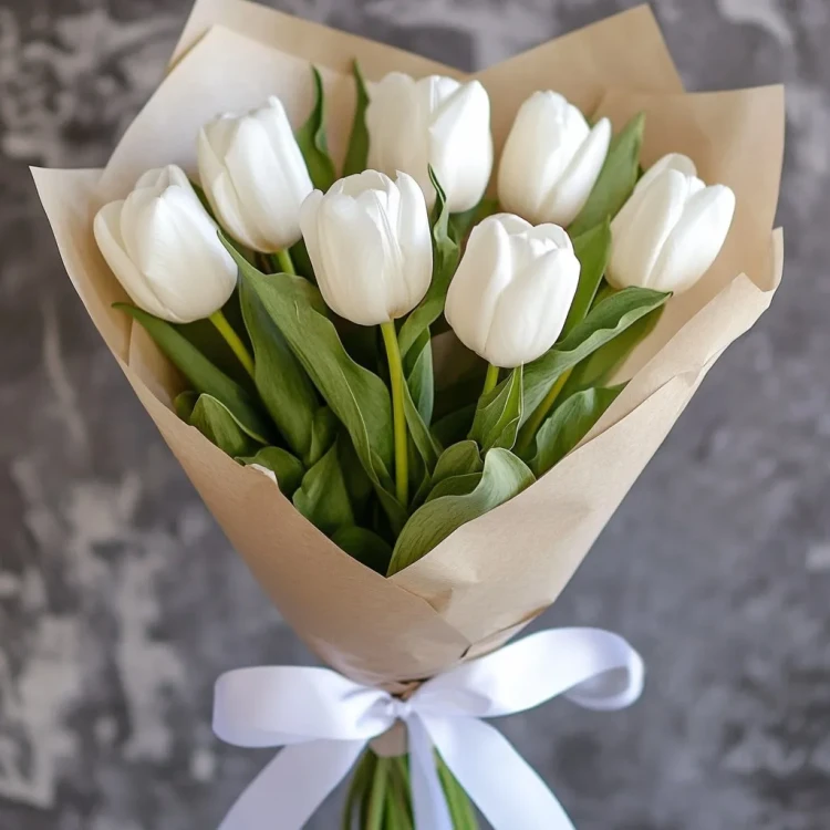 Букет 7 белых тюльпанов